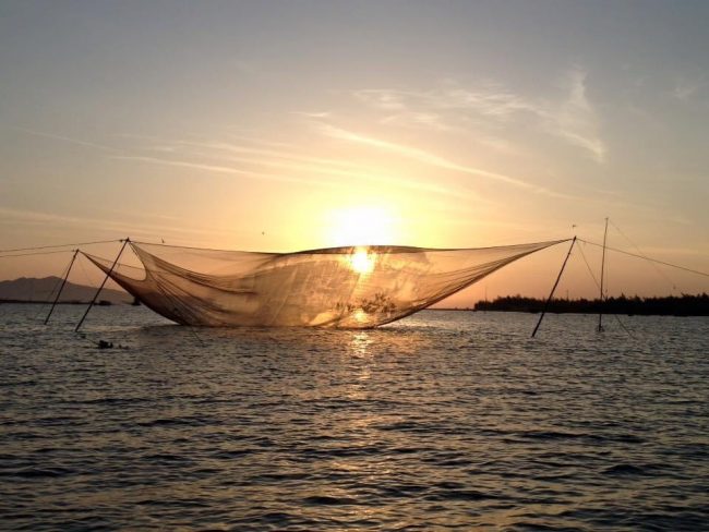 Dawn in Thu Bon River